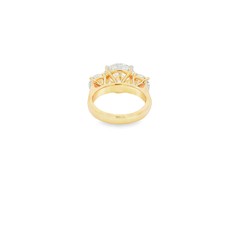 Round Brilliant Diamond Three-Stone Engagement Ring in Yellow Gold