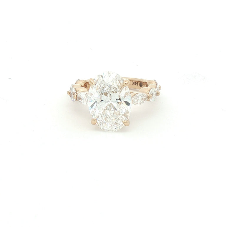 14kt yellow Gold Multistone Ring with Oval Cut Diamond