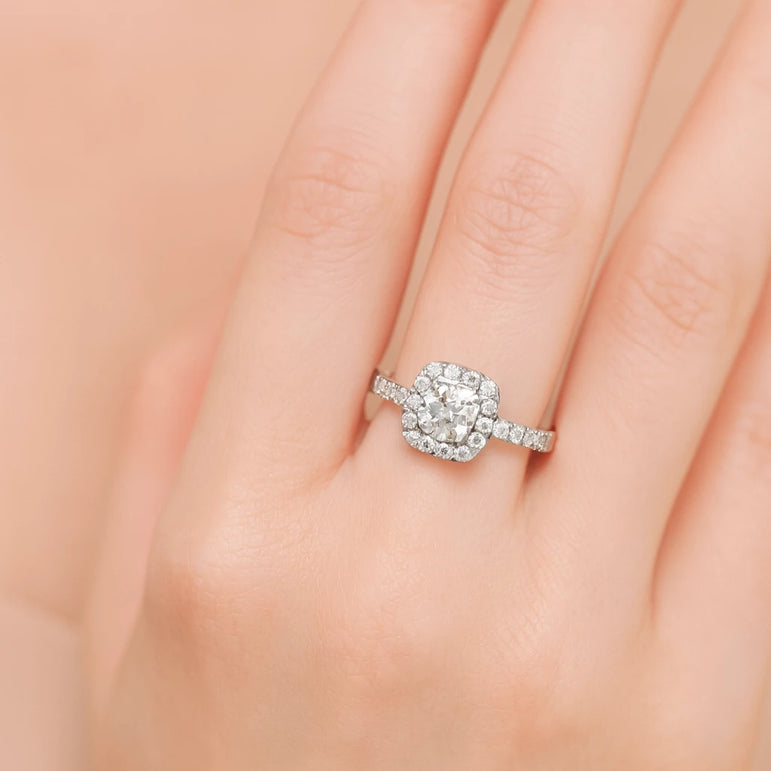 Classic White Gold Round Brilliant Diamond Engagement Ring