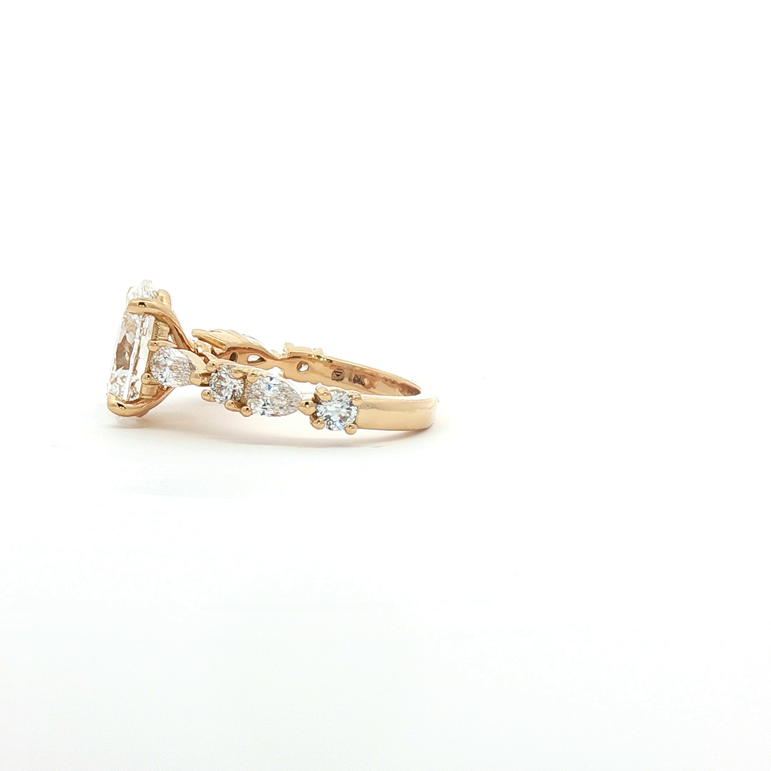 Yellow Gold Multistone Ring with Oval Cut Diamond- 18k