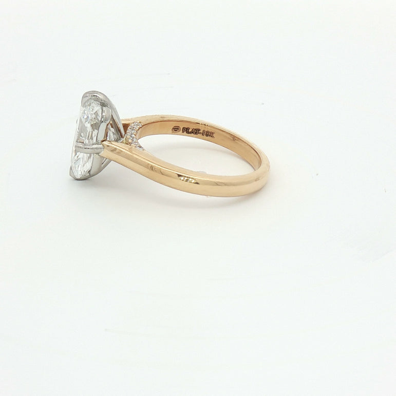 Yellow Gold Solitaire Ring with Oval Cut Diamond