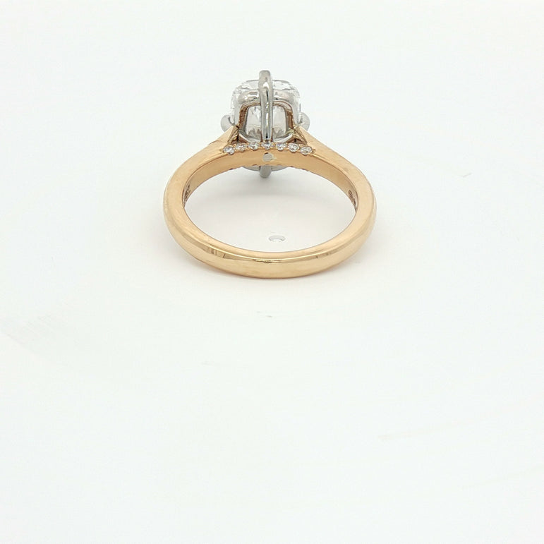 Yellow Gold Solitaire Ring with Oval Cut Diamond