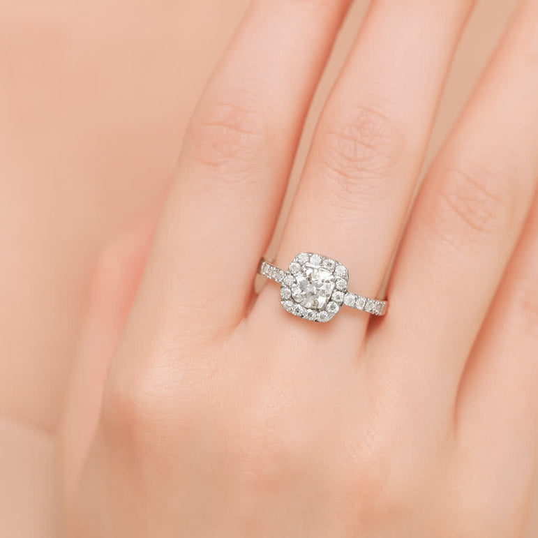 Classic White Gold Round Brilliant Diamond Engagement Ring