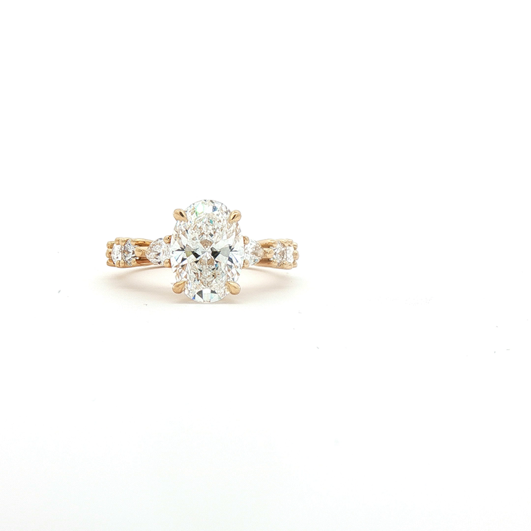 Yellow Gold Multistone Ring with Oval Cut Diamond- 18k