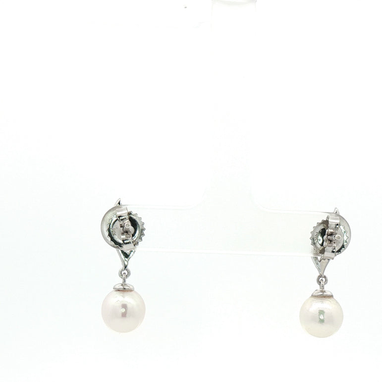 Elegant White Gold Dangle Earrings with Round Pearl