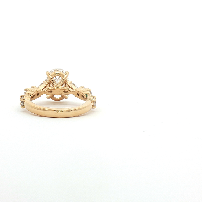 Yellow Gold Multistone Ring with Oval Cut Diamond- 18k