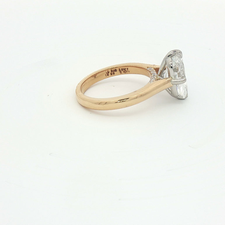 Yellow Gold Solitaire Ring with Oval Cut Diamond